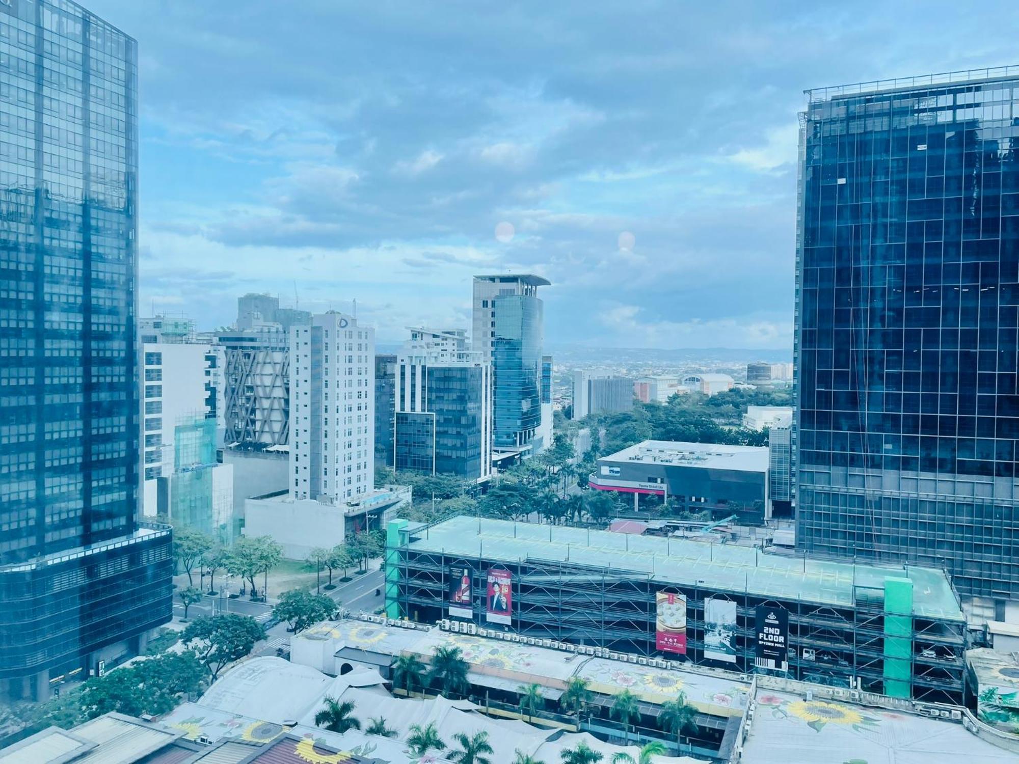 Uptown Parksuites Bgc Taguig Extérieur photo